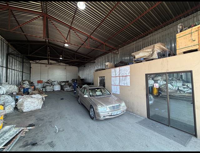 9,900M² INDUSTRIAL YARD FOR SALE IN VULCANIA